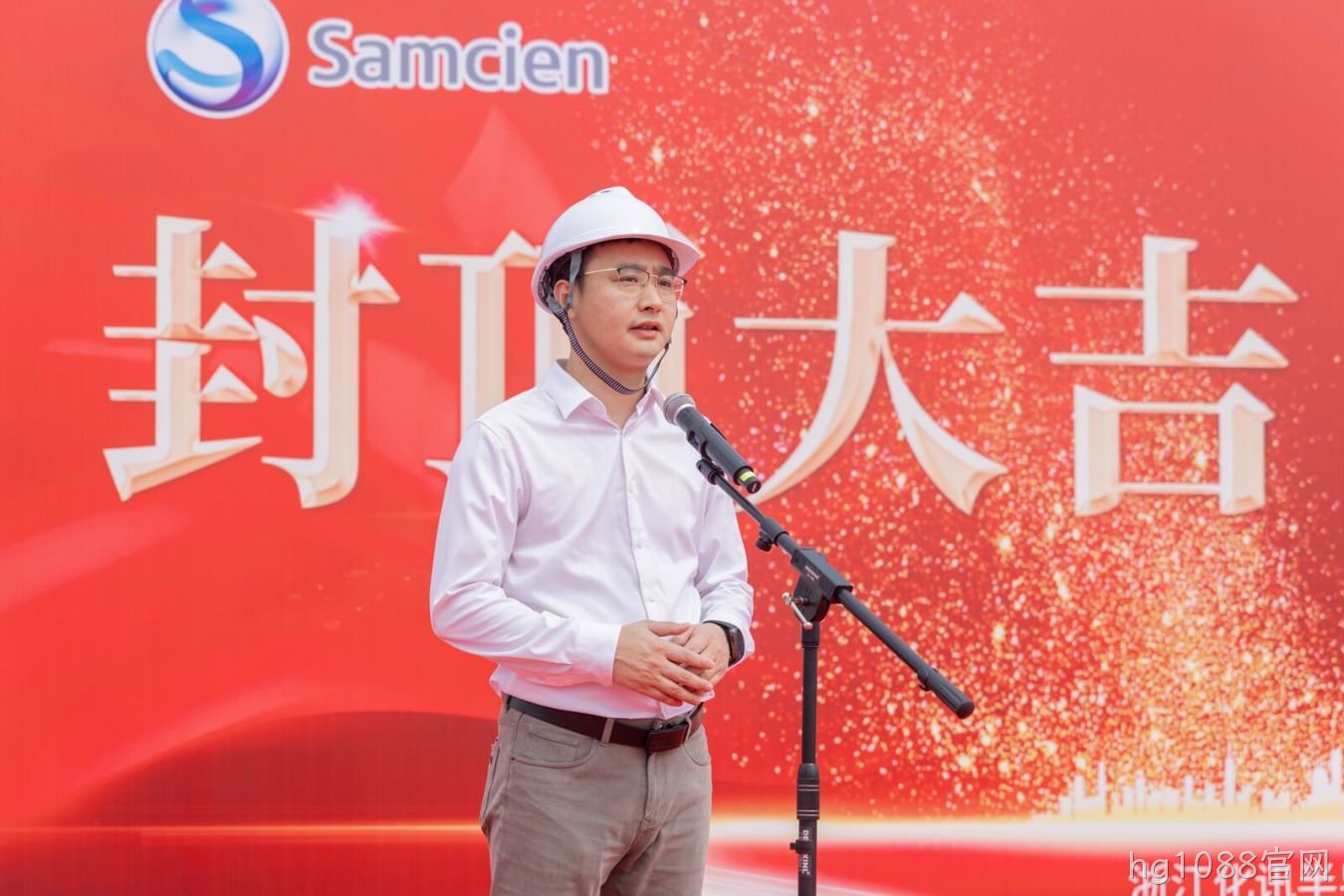 张总讲话照片.jpg